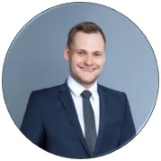 [Translate to German:] Felix Theuerzeit, Head of Channel & Marketing Management Car Access, über das parkoneer Partnernetzwerk